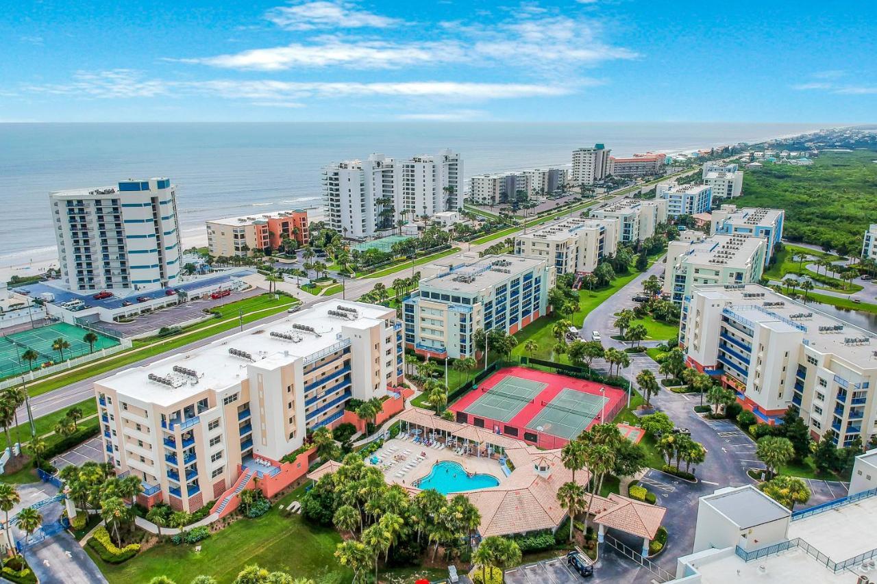 Oceanwalk Condos Bethune Beach Exteriör bild