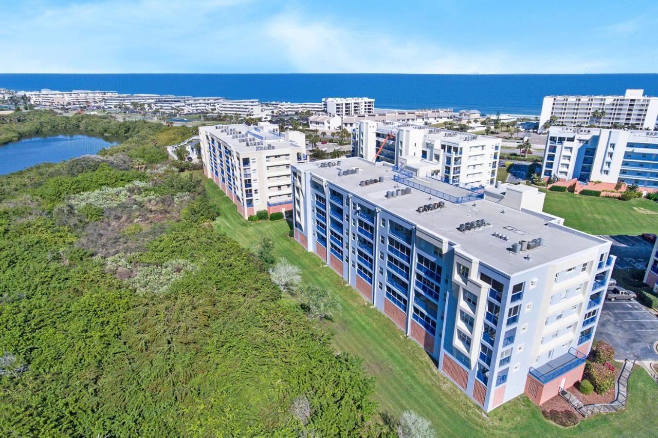 Oceanwalk Condos Bethune Beach Exteriör bild